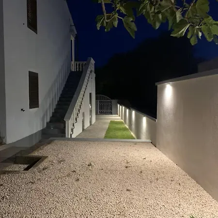 Near Paklenica1 דירה *